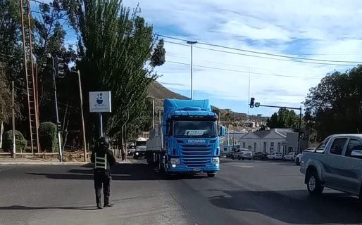 El tránsito pesado dejará de circular por Camino Roque González
