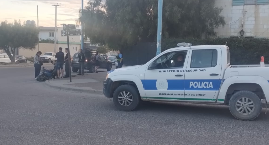 Una joven herida a raíz de un choque entre un auto y una moto | El ...