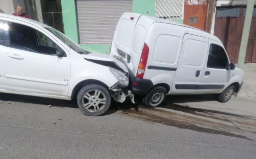 Lo chocaron de atrás y terminó en la vereda