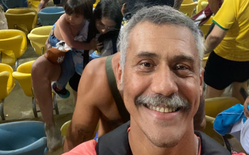 Felicitó a la Policía por reprimir a las familias argentinas y sus compatriotas brasileños lo arengaron