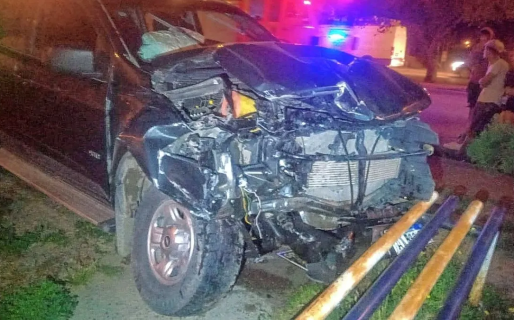 Verificaba un desperfecto mecánico y un conductor ebrio lo chocó