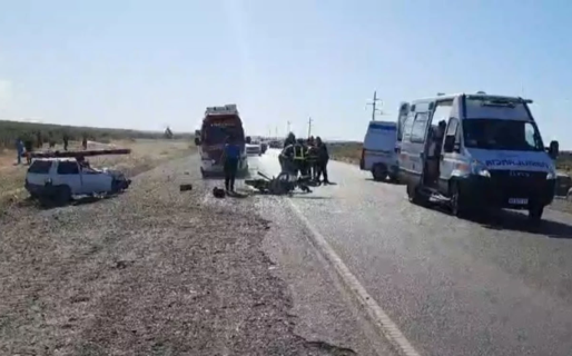 Accidente fatal en Ruta 25: Dos personas murieron y una terminó detenida