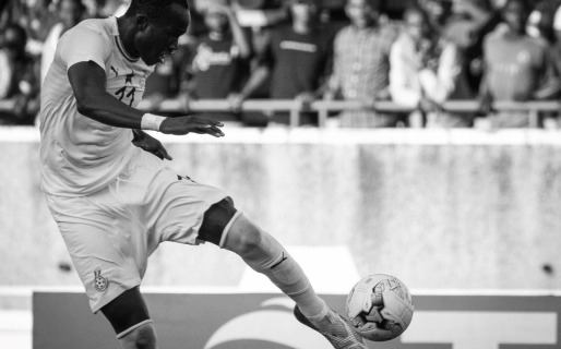 Murió un futbolista de 28 años tras desplomarse en pleno partido