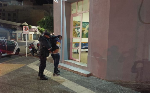 Robó una billetera de un pub en pleno centro y fue detenido