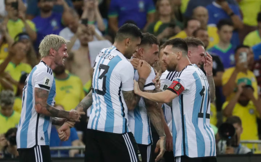 El gesto de Messi a Enzo Fernández que pasó desapercibido en el festejo del gol de Argentina a Brasil