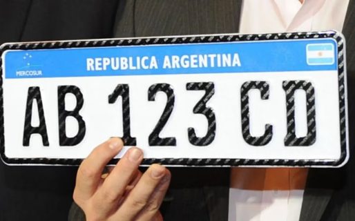 El Gobierno autorizó a circular con patentes de papel por falta de insumos para entregar las de chapa