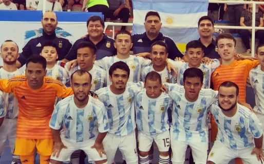 La selección de talla baja goleó a México