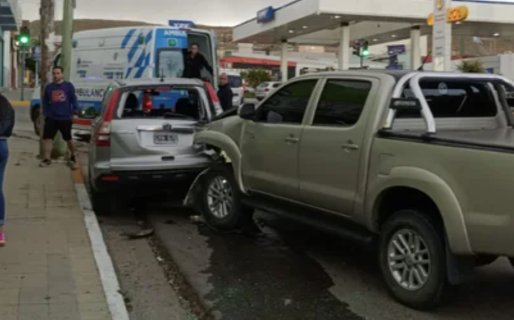 Manejaba borracho, causó un accidente y una mujer terminó herida