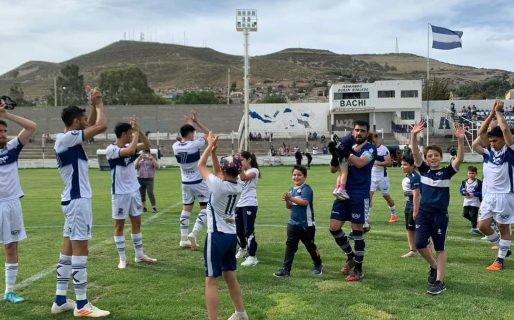Newbery ganó y clasificó puntero en su grupo