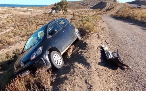 Chocó y despistó saliendo de Rada Tilly