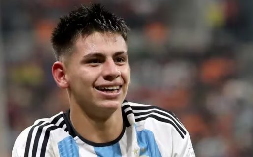 El descubridor del Diablito Echeverri aseguró que el futbolista “es un mix entre Maradona y Messi”
