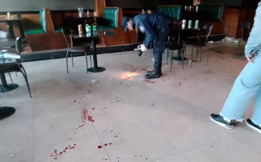 Agresión en un local nocturno: Un hombre le cortó el cuello a otro y terminó detenido