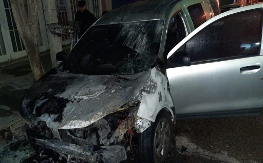 Incendio de vehículo en barrio Centro