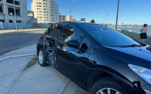 Manejaba a alta velocidad y provocó un accidente de tránsito