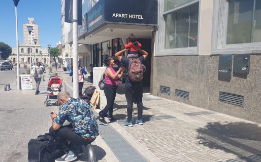 Desalojo de vendedores en el centro: «La gente del Municipio vino a sacarnos la mercadería, nos trataron como si fuéramos delincuentes»