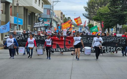 Organizaciones sociales y políticas se manifestaron en rechazo al DNU de Milei