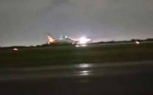 Un avión que iba a Miami fue impactado por un rayo y debió regresar de emergencia a Ezeiza