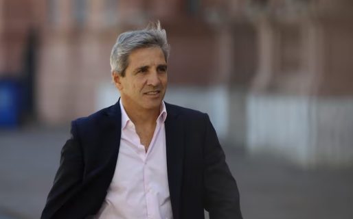 Anuncios de Caputo: dólar oficial a $800 y recortes en obra pública, subsidios, pauta oficial y transferencias a provincias