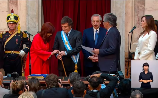 El detalle del bastón presidencial de Javier Milei que sorprendió a Cristina Kirchner