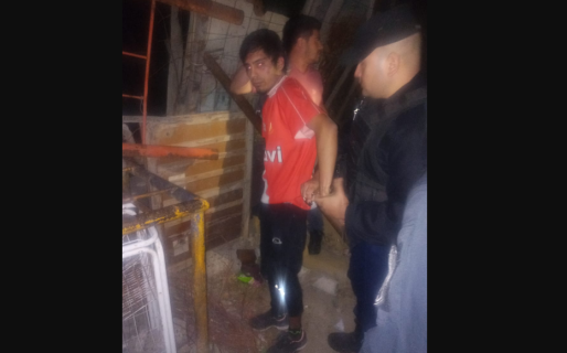 Vecinos atraparon a delincuente que intento robar en un domicilio y lo golpearon