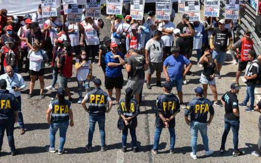 El Gobierno busca bajar las tensiones y convocó a los piqueteros de izquierda para levantar la marcha del 20 de diciembre