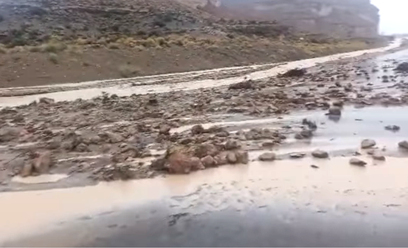 Barro y piedras en la Ruta 25 por el temporal de lluvia entre Los ...