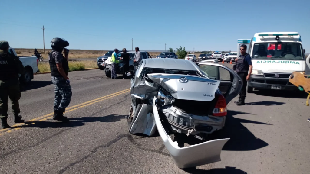 Un fuerte choque en la Ruta 3 terminó con dos personas hospitalizadas ...