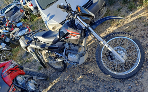 Un motociclista conducía a altas velocidades, fue detenido y se le secuestró el vehículo