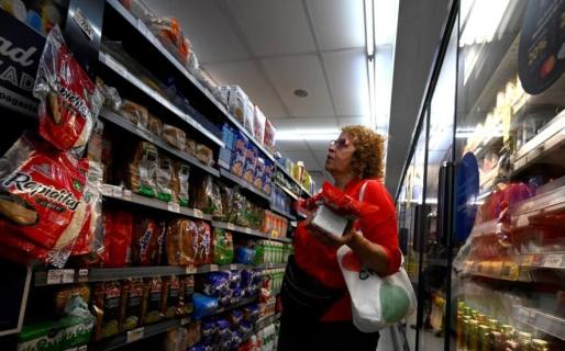 El consumo aún no pasa factura: las ventas de diciembre se sostienen pese a la inflación y al ajuste de Milei