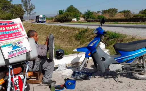 El jubilado que creó una gomería a domicilio para salir de la depresión: “Esto no es trabajo, es salud”