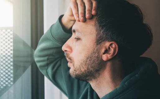 Salió a bailar, engañó a su mujer y casi lo descubren por un insólito detalle