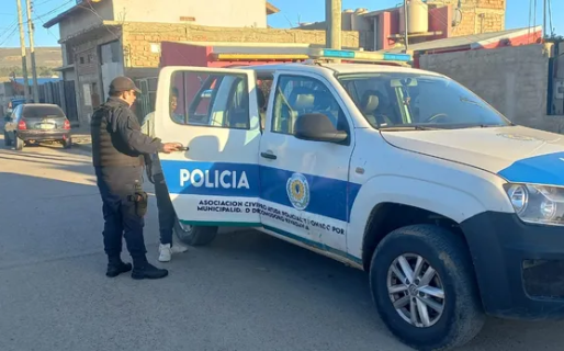 Armado con dos cuchillos esperaba a su expareja