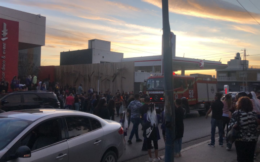 Incendio y evacuación en Ele Multiespacio repleto de niños