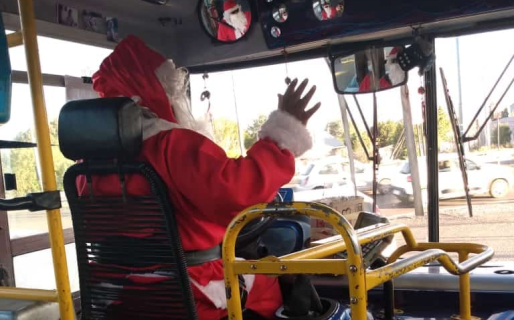 La línea 7 de Laprida la condujo Papá Noel
