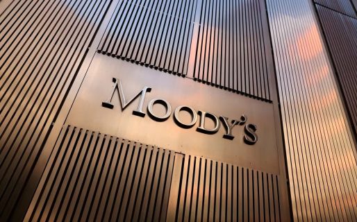 Un calificadora de riesgo destacó las medidas de Caputo, pero alertó que generarán una fuerte reacción social