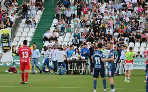 Un jugador que había sufrido un paro cardíaco hace nueve meses, se desvaneció durante un partido