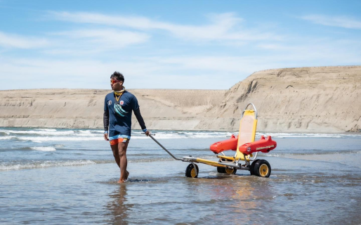 Rada Tilly cuenta con una silla anfibia: cuál es su función