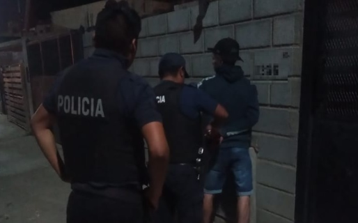 “Si te veo en la calle te voy a c… matando” amenazó un violento a su ex, y fue detenido