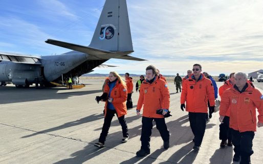 Milei partió hacia la Antártida con su comitiva