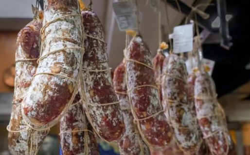 Una fiambrería se cansó de los reclamos por los precios y colocó un insólito cartel