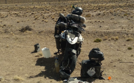 Un motociclista brasileño herido tras chocar con un guanaco en Ruta 3