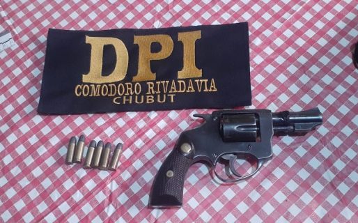 Allanamientos por robo: secuestraron un revólver y un vehículo