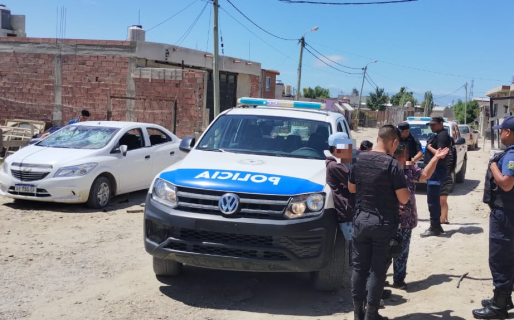 Tres mujeres detenidas por dañar autos en el barrio Las Américas