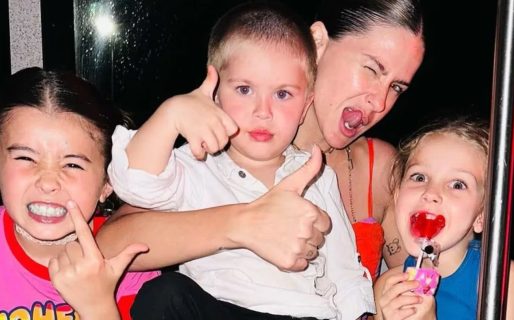 Igualitos: la China Suárez fotografió a Rufina, Magnolia y Amancio con looks floreados