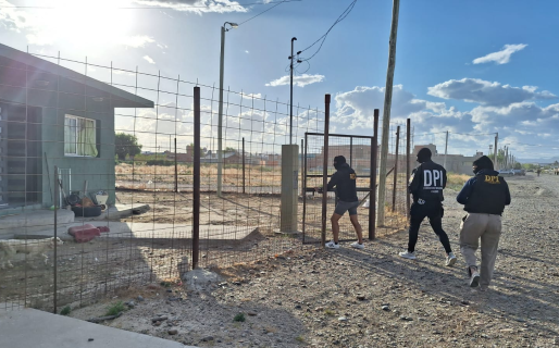 Cayó un joven que anduvo de gira delictiva en un Renault 19