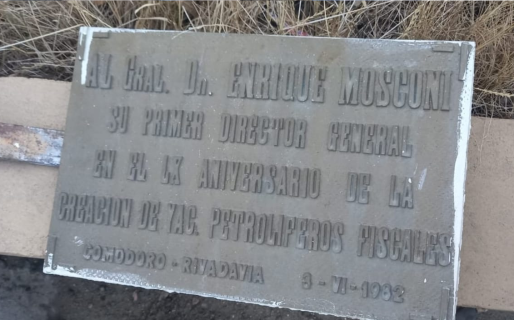 Lo encontraron robando la histórica placa al General Enrique Mosconi en Km3