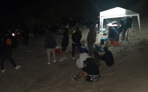 La Policía desactivó una fiesta clandestina en una playa alejada de Madryn