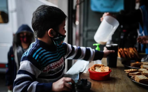Creció un 21% la cantidad de alumnos que reciben el almuerzo en escuelas estatales: ya son uno de cada cuatro