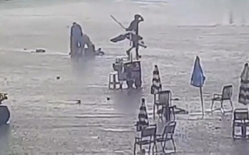 Un rayo mató a una mujer y dejó siete heridos en una playa de Brasil