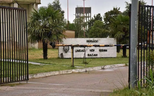 Un compañero de trabajo le propuso hacer un trío con su novia y terminaron en la comisaría